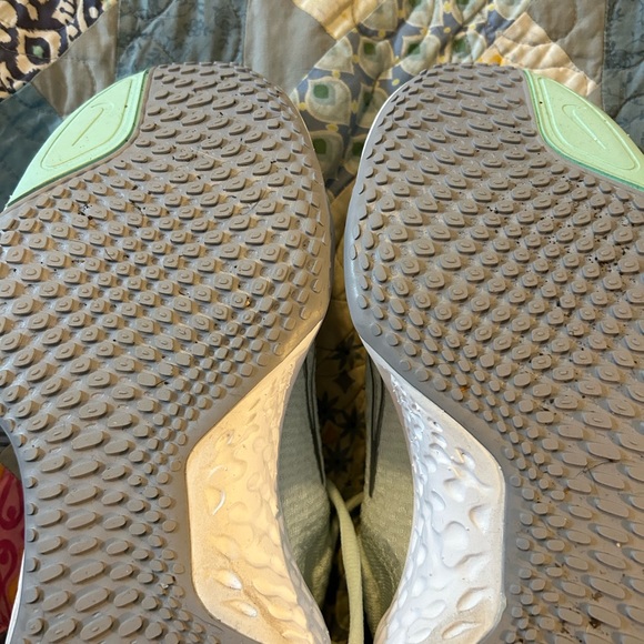 Nike Zoom X Invincible 2, size 9 - Picture 5 of 5